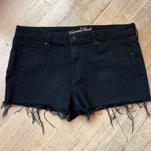 BLACK DENIM FRAYED HIGH RISE SHORTIES!! EEUC!!!!